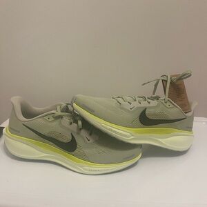 Nike Air Zoom Pegasus 41 in Olive and White